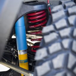 Suzuki Jimny GJ +40mm Höherlegungsfahrwer für Schaltgetriebe mit Teilegutachten TRECKFINFINDER